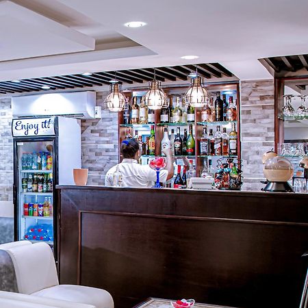 דואלה Serena Hotel מראה חיצוני תמונה
