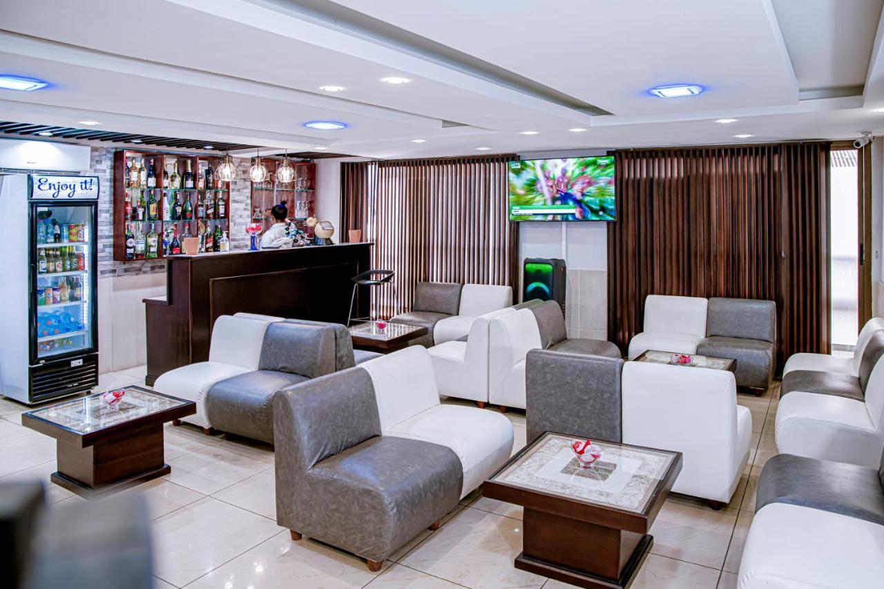 דואלה Serena Hotel מראה חיצוני תמונה