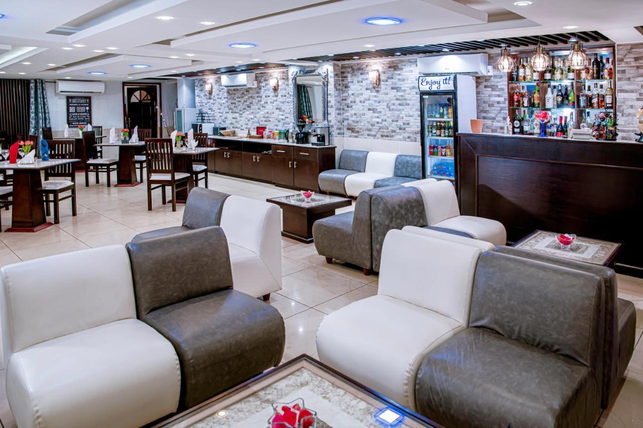 דואלה Serena Hotel מראה חיצוני תמונה