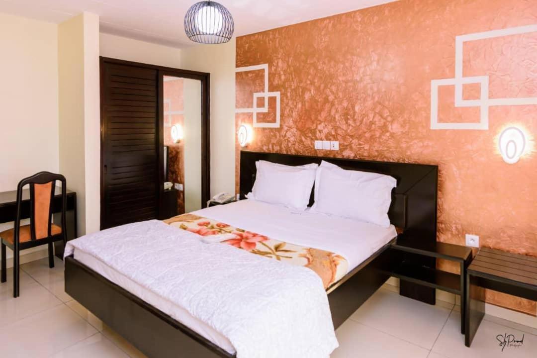 דואלה Serena Hotel מראה חיצוני תמונה