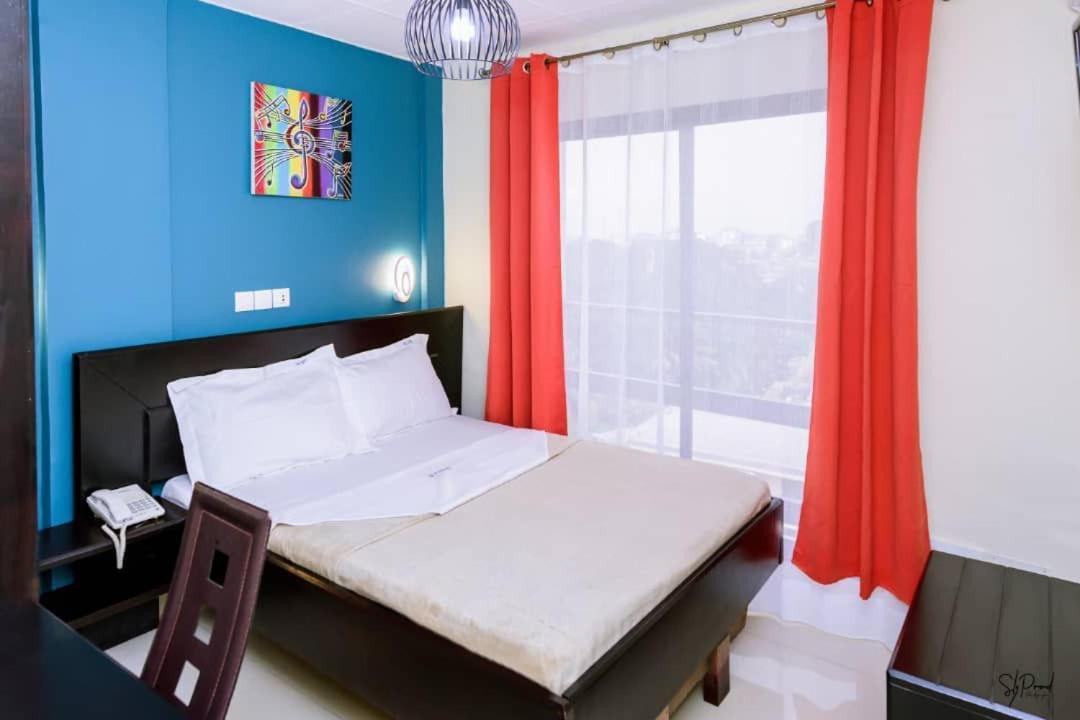 דואלה Serena Hotel מראה חיצוני תמונה