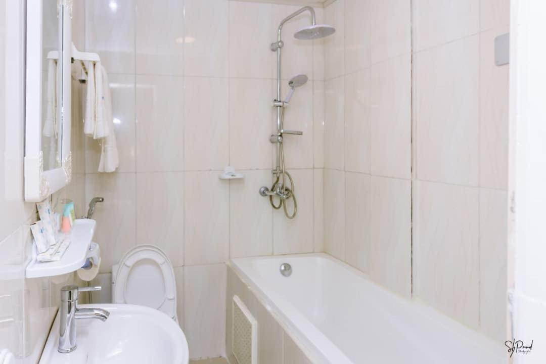 דואלה Serena Hotel מראה חיצוני תמונה